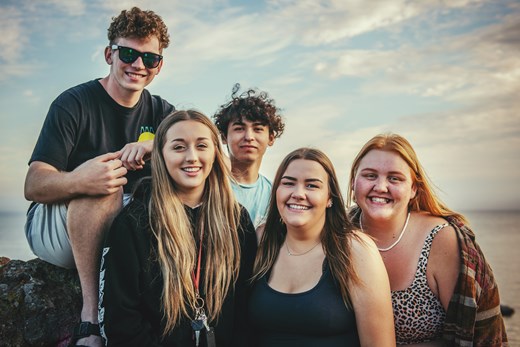 5 teenagers smiling